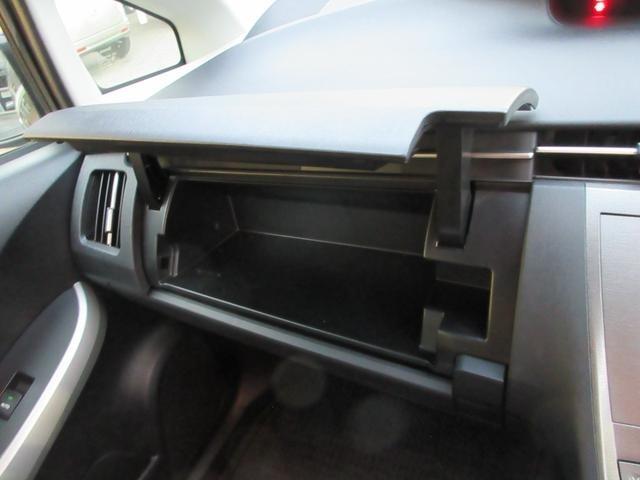 プリウス Ｓ　禁煙車　社外ＳＤナビ　Ｂｌｕｅｔｏｏｔｈ接続　バックモニター　フルセグＴＶ　ＣＤ／ＤＶＤ再生　ＥＴＣ　ステアリングリモコン　衝突安全ボディー　盗難防止システム　運転席・助手席エアバッグ（27枚目）