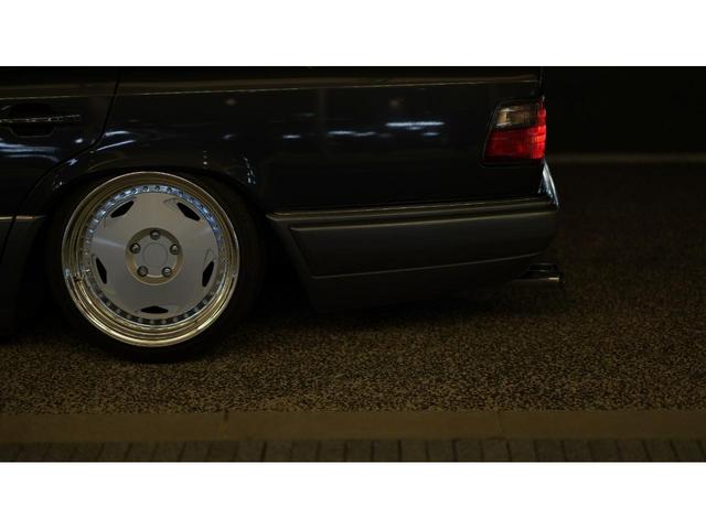 Ｅクラス Ｅ２８０　Ｅクラス　Ｗ１２４　ＩＤＥＡＬエアサス　１８ｉｎｃアルミホイール　パイオニアヘッドユニット　ａｕｄｉｓｏｎスピーカー・マルチ４ｃｈ出力　サブウーハー　ＫＡＲＯマット　オリジナルマフラー（64枚目）