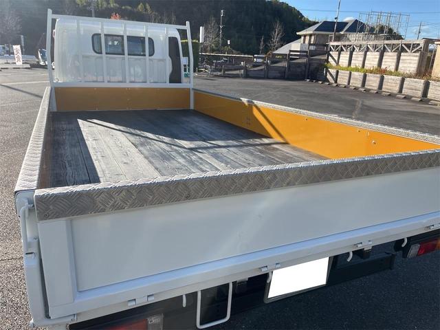 キャンター ワイドキャブロング全低床　仕上げ済み　ワイドロング　総重量４８８５ｋｇ　ＭＴ　集中ドアロック　電動格納ミラー　エアコン　パワーウィンドウ　運転席エアバッグ（6枚目）