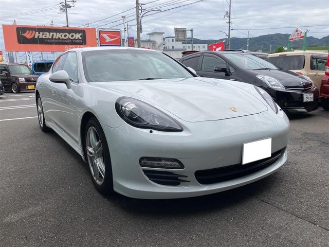 パナメーラ ベースグレード TV クリアランスソナー オートクルーズコントロール アルミホイール HID パワーシート 革シート キーレスエントリー アイドリングストップ 電動格納ミラー シートヒーター AT 盗難防止システム(3枚目)