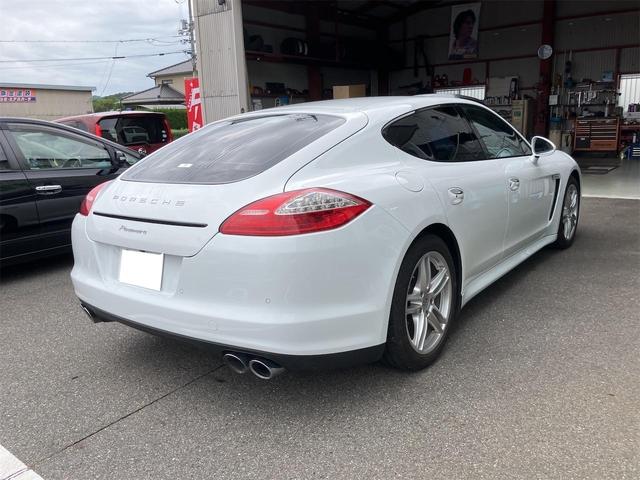 パナメーラ ベースグレード TV クリアランスソナー オートクルーズコントロール アルミホイール HID パワーシート 革シート キーレスエントリー アイドリングストップ 電動格納ミラー シートヒーター AT 盗難防止システム(6枚目)