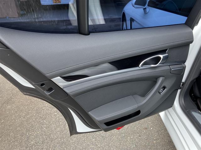パナメーラ ベースグレード TV クリアランスソナー オートクルーズコントロール アルミホイール HID パワーシート 革シート キーレスエントリー アイドリングストップ 電動格納ミラー シートヒーター AT 盗難防止システム(11枚目)