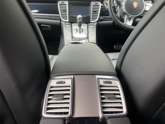 パナメーラ ベースグレード TV クリアランスソナー オートクルーズコントロール アルミホイール HID パワーシート 革シート キーレスエントリー アイドリングストップ 電動格納ミラー シートヒーター AT 盗難防止システム(13枚目)