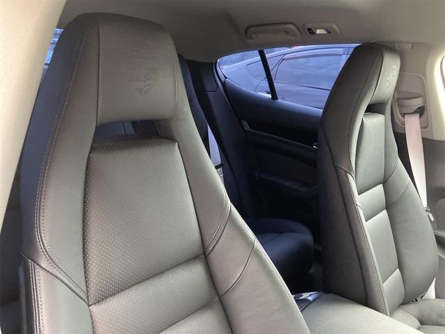 パナメーラ ベースグレード TV クリアランスソナー オートクルーズコントロール アルミホイール HID パワーシート 革シート キーレスエントリー アイドリングストップ 電動格納ミラー シートヒーター AT 盗難防止システム(19枚目)