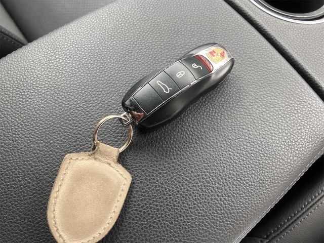 パナメーラ ベースグレード TV クリアランスソナー オートクルーズコントロール アルミホイール HID パワーシート 革シート キーレスエントリー アイドリングストップ 電動格納ミラー シートヒーター AT 盗難防止システム(23枚目)