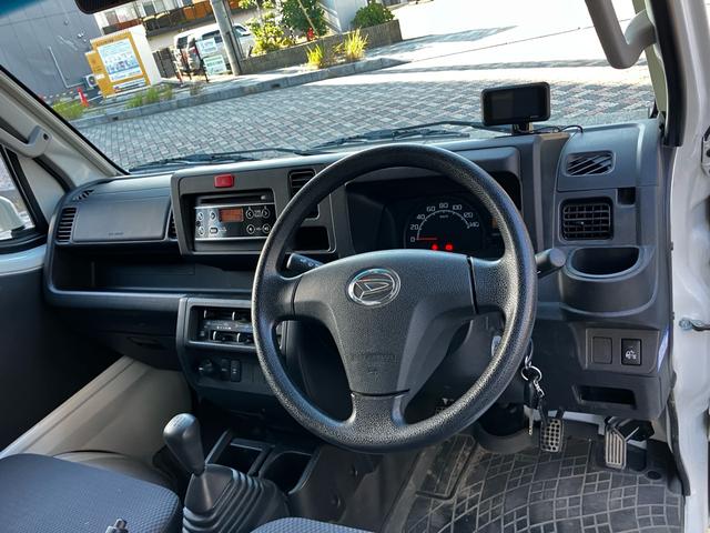 ハイゼットトラック エクストラ ワンオーナー 4WD 5速MT CD ミュージックプレイヤー接続可 LEDヘッドライト キーレスエントリー 作業灯 記録簿 エアコン パワーステアリング パワーウィンドウ 運転席・助手席エアバック(4枚目)