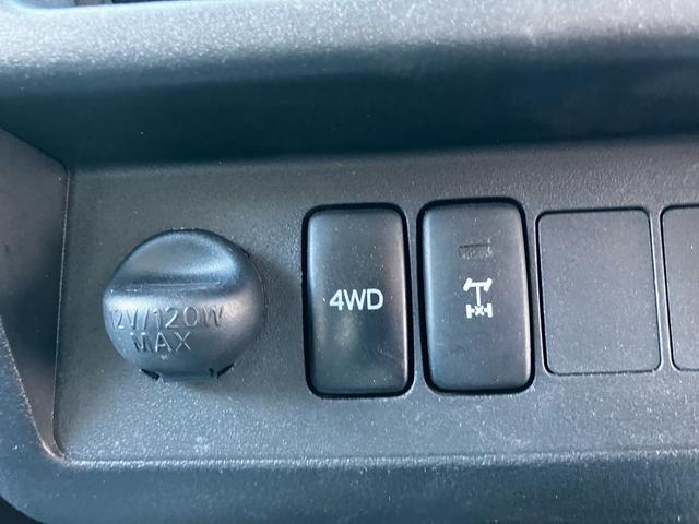 ハイゼットトラック エクストラ ワンオーナー 4WD 5速MT CD ミュージックプレイヤー接続可 LEDヘッドライト キーレスエントリー 作業灯 記録簿 エアコン パワーステアリング パワーウィンドウ 運転席・助手席エアバック(6枚目)