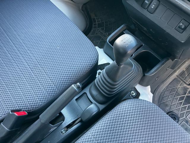 ハイゼットトラック エクストラ ワンオーナー 4WD 5速MT CD ミュージックプレイヤー接続可 LEDヘッドライト キーレスエントリー 作業灯 記録簿 エアコン パワーステアリング パワーウィンドウ 運転席・助手席エアバック(8枚目)