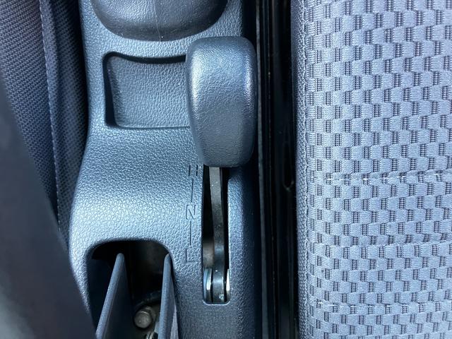 ハイゼットトラック エクストラ ワンオーナー 4WD 5速MT CD ミュージックプレイヤー接続可 LEDヘッドライト キーレスエントリー 作業灯 記録簿 エアコン パワーステアリング パワーウィンドウ 運転席・助手席エアバック(10枚目)