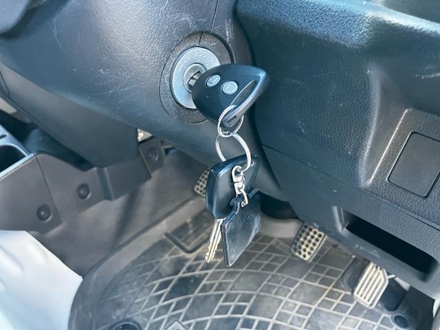 ハイゼットトラック エクストラ ワンオーナー 4WD 5速MT CD ミュージックプレイヤー接続可 LEDヘッドライト キーレスエントリー 作業灯 記録簿 エアコン パワーステアリング パワーウィンドウ 運転席・助手席エアバック(14枚目)