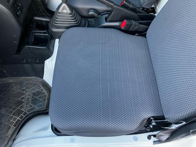 ハイゼットトラック エクストラ ワンオーナー 4WD 5速MT CD ミュージックプレイヤー接続可 LEDヘッドライト キーレスエントリー 作業灯 記録簿 エアコン パワーステアリング パワーウィンドウ 運転席・助手席エアバック(21枚目)