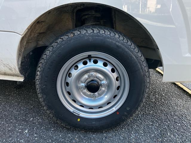 ハイゼットトラック エクストラ ワンオーナー 4WD 5速MT CD ミュージックプレイヤー接続可 LEDヘッドライト キーレスエントリー 作業灯 記録簿 エアコン パワーステアリング パワーウィンドウ 運転席・助手席エアバック(28枚目)
