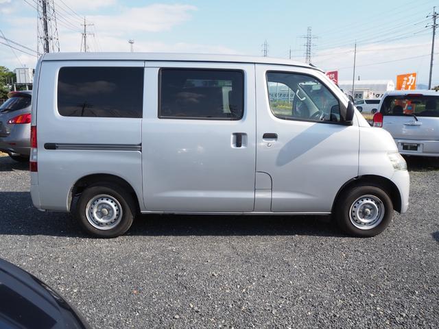 ライトエースバン GL リアベッドキット付き 車中泊 キャンプ ナビ Bluetooth接続 バックカメラ 社外LEDヘッドライト ユーザー買取 点検整備付き(5枚目)