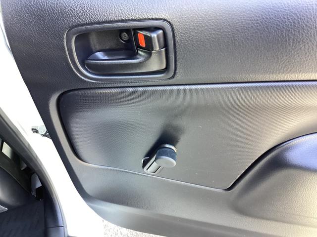 プロボックス ハイブリッドＧＸ　ワンオーナー　社外メモリーナビ　フルセグＴＶ　バックカメラ　ＥＴＣ　純正ドライブレコーダー　トヨタセーフティーセンス　ラバーマット　バイザー　リアガラス５面スモークフィルム施工済み（22枚目）