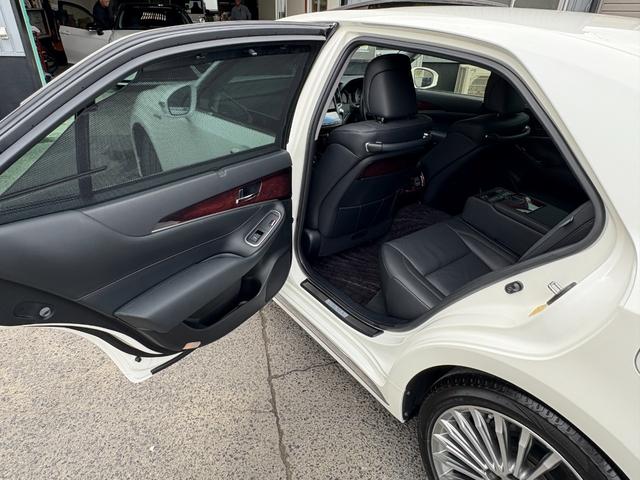 クラウンマジェスタ Ｆバージョン　ワンオーナー／純正ナビフルセグＴＶ／ブラインドスポットモニター／前後席シートヒーター／ベンチレーション（運転席・助手席）／パワーシート／リアウィンドウ電動シェード／全ドアイージークローザー／サンルーフ（18枚目）