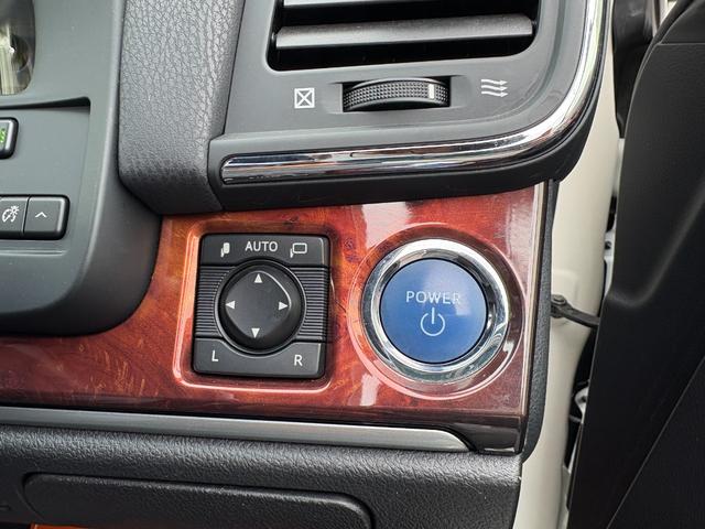 クラウンマジェスタ Ｆバージョン　ワンオーナー／純正ナビフルセグＴＶ／ブラインドスポットモニター／前後席シートヒーター／ベンチレーション（運転席・助手席）／パワーシート／リアウィンドウ電動シェード／全ドアイージークローザー／サンルーフ（33枚目）