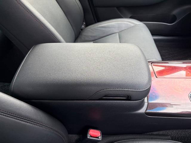 クラウンマジェスタ Ｆバージョン　ワンオーナー／純正ナビフルセグＴＶ／ブラインドスポットモニター／前後席シートヒーター／ベンチレーション（運転席・助手席）／パワーシート／リアウィンドウ電動シェード／全ドアイージークローザー／サンルーフ（39枚目）