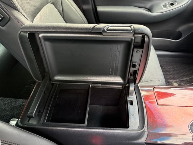 クラウンマジェスタ Ｆバージョン　ワンオーナー／純正ナビフルセグＴＶ／ブラインドスポットモニター／前後席シートヒーター／ベンチレーション（運転席・助手席）／パワーシート／リアウィンドウ電動シェード／全ドアイージークローザー／サンルーフ（40枚目）