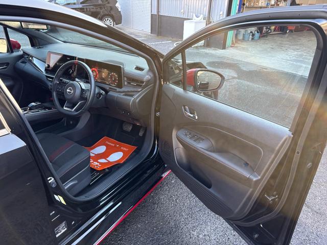オーラ ニスモ インテリジェントアラウンドビューモニター/インテリジェントルームミラー/日産コネクト/プロパイロット/クリアランスソナー/前席シートヒーター/ステアリングヒーター/ブラインドスポットモニター/ETC(9枚目)