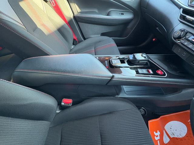 オーラ ニスモ インテリジェントアラウンドビューモニター/インテリジェントルームミラー/日産コネクト/プロパイロット/クリアランスソナー/前席シートヒーター/ステアリングヒーター/ブラインドスポットモニター/ETC(31枚目)