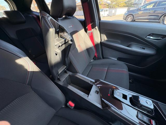 オーラ ニスモ インテリジェントアラウンドビューモニター/インテリジェントルームミラー/日産コネクト/プロパイロット/クリアランスソナー/前席シートヒーター/ステアリングヒーター/ブラインドスポットモニター/ETC(32枚目)