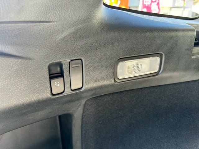 レヴォーグ 1.6GT-Sアイサイト 純正ナビ/TV/バックカメラ/ETC/パワーシート/衝突軽減/レーンアシスト/純正アルミ(32枚目)