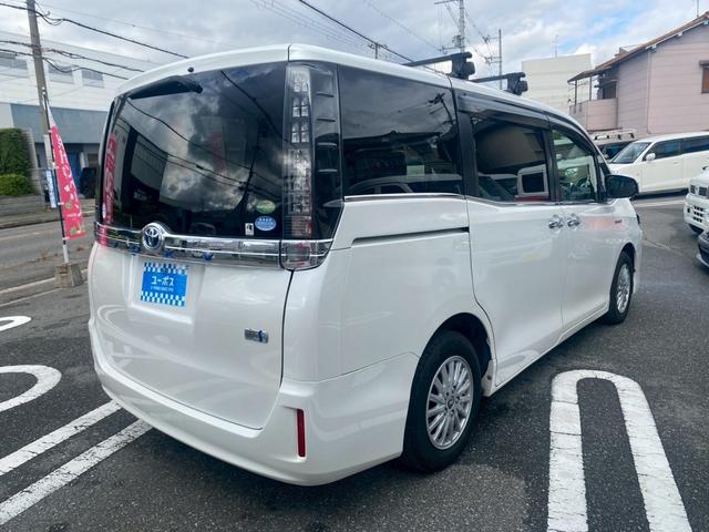 ヴォクシー ハイブリッドＶ　純正９インチナビ／ＴＶ／Ｂｌｕｅｔｏｏｔｈ／バックカメラ／両側パワースライドドア／フリップダウンモニター／純正アルミ／クルーズコントロール／ＥＴＣ／シートヒーター／セーフティーセンス（8枚目）