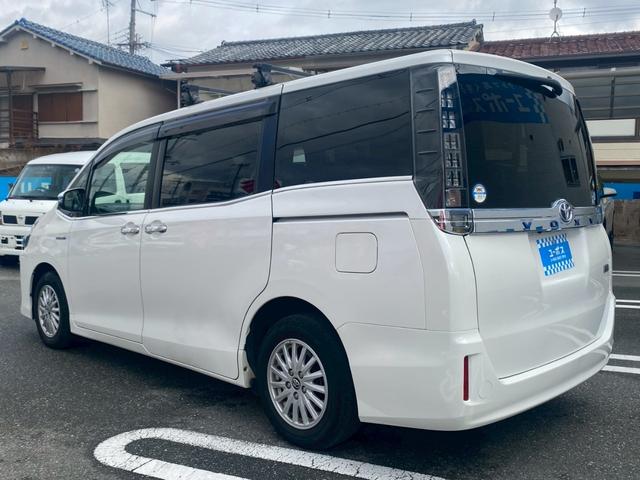 ヴォクシー ハイブリッドＶ　純正９インチナビ／ＴＶ／Ｂｌｕｅｔｏｏｔｈ／バックカメラ／両側パワースライドドア／フリップダウンモニター／純正アルミ／クルーズコントロール／ＥＴＣ／シートヒーター／セーフティーセンス（11枚目）