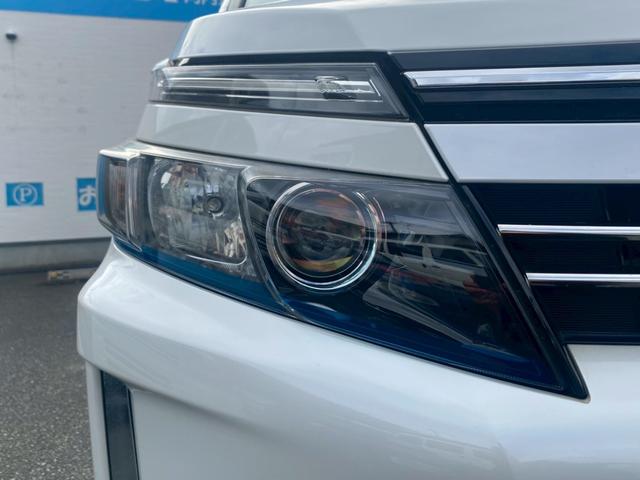 ヴォクシー ハイブリッドＶ　純正９インチナビ／ＴＶ／Ｂｌｕｅｔｏｏｔｈ／バックカメラ／両側パワースライドドア／フリップダウンモニター／純正アルミ／クルーズコントロール／ＥＴＣ／シートヒーター／セーフティーセンス（13枚目）