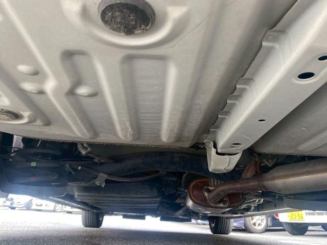 ヴォクシー ハイブリッドＶ　純正９インチナビ／ＴＶ／Ｂｌｕｅｔｏｏｔｈ／バックカメラ／両側パワースライドドア／フリップダウンモニター／純正アルミ／クルーズコントロール／ＥＴＣ／シートヒーター／セーフティーセンス（23枚目）