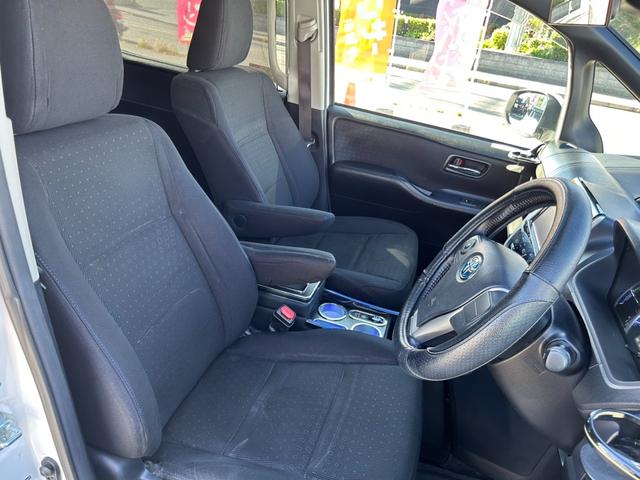 ヴォクシー ハイブリッドＶ　純正９インチナビ／ＴＶ／Ｂｌｕｅｔｏｏｔｈ／バックカメラ／両側パワースライドドア／フリップダウンモニター／純正アルミ／クルーズコントロール／ＥＴＣ／シートヒーター／セーフティーセンス（27枚目）