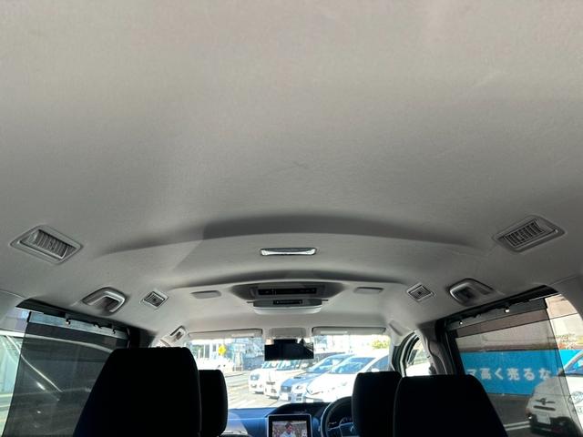 ヴォクシー ハイブリッドＶ　純正９インチナビ／ＴＶ／Ｂｌｕｅｔｏｏｔｈ／バックカメラ／両側パワースライドドア／フリップダウンモニター／純正アルミ／クルーズコントロール／ＥＴＣ／シートヒーター／セーフティーセンス（35枚目）