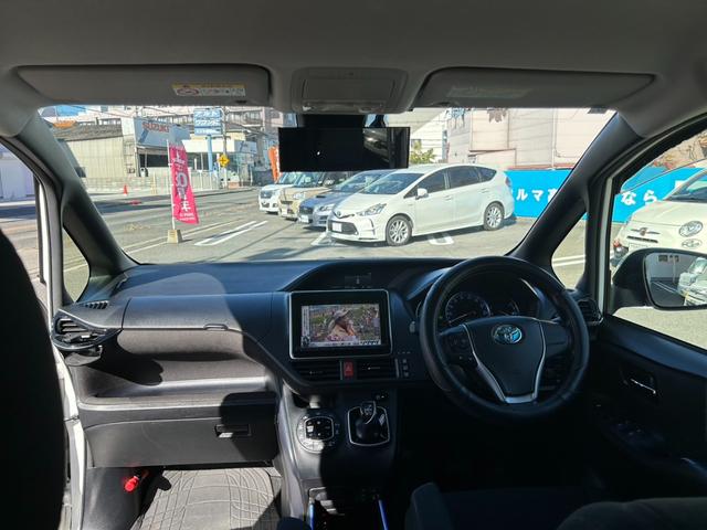 ヴォクシー ハイブリッドＶ　純正９インチナビ／ＴＶ／Ｂｌｕｅｔｏｏｔｈ／バックカメラ／両側パワースライドドア／フリップダウンモニター／純正アルミ／クルーズコントロール／ＥＴＣ／シートヒーター／セーフティーセンス（36枚目）