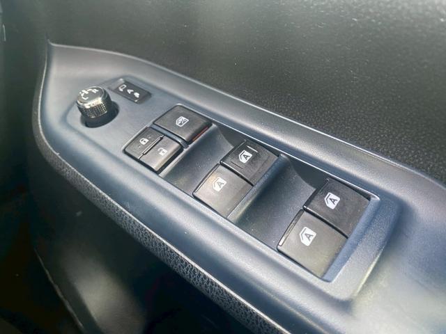 ヴォクシー ハイブリッドＶ　純正９インチナビ／ＴＶ／Ｂｌｕｅｔｏｏｔｈ／バックカメラ／両側パワースライドドア／フリップダウンモニター／純正アルミ／クルーズコントロール／ＥＴＣ／シートヒーター／セーフティーセンス（40枚目）