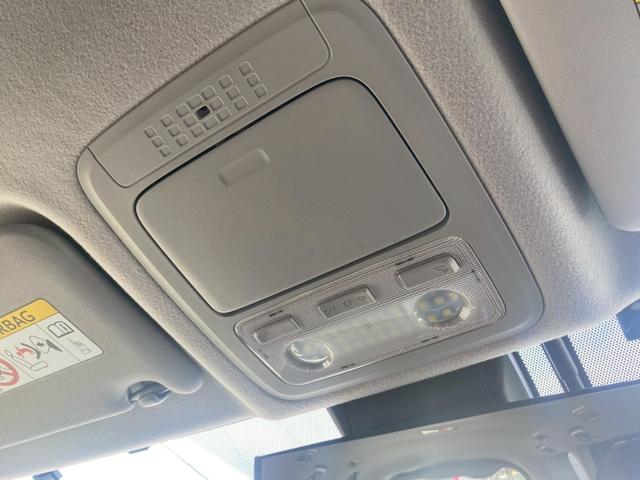 ヴォクシー ハイブリッドＶ　純正９インチナビ／ＴＶ／Ｂｌｕｅｔｏｏｔｈ／バックカメラ／両側パワースライドドア／フリップダウンモニター／純正アルミ／クルーズコントロール／ＥＴＣ／シートヒーター／セーフティーセンス（42枚目）