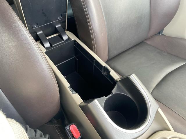 プリウス Sマイコーデ ユーザー買取/純正ナビTV/Bカメラ/BIuetooth/レザーシート/ETC/スマート&プッシュスタート(35枚目)