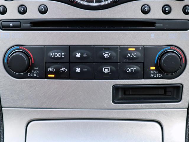 【オートエアコン装備車】室内温度を設定することで、風向きや風量を自動設定してくれます。