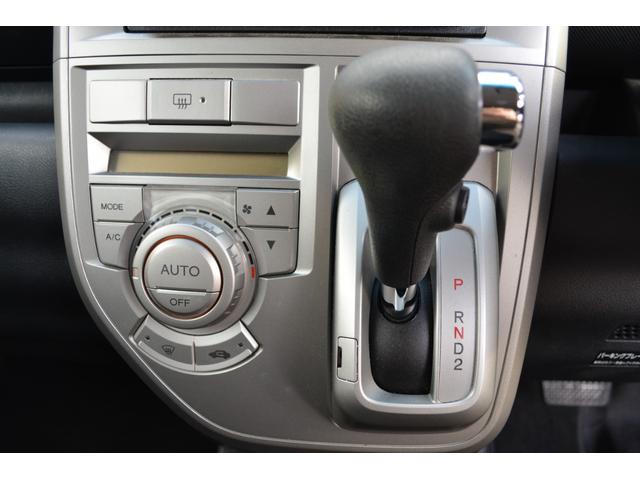 一度お好みの温度に設定すれば、車内の温度を検知し風量や温度を自動で調整してくれます！自動調整なので、運転に集中できますね☆