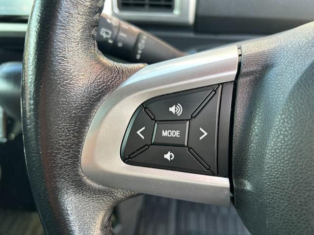 【ステアリングスイッチ】ステアリングを握ったままオーディオ等がコントロール出来ますので、利便性だけでなく事故防止にも繋がります。