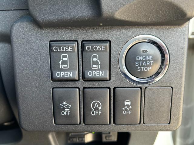 【両側電動スライドドア】狭い場所でもドアを全開にでき、チャイルドロックを使っても運転席のスイッチを操作するだけでドアの開け閉めが可能です