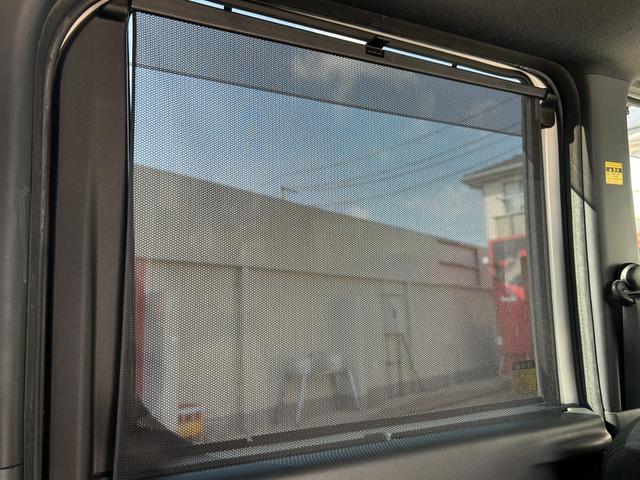 ロールサンシェード付き！！直射日光を防げるとともに、プライバシー保護にも役立ちます。