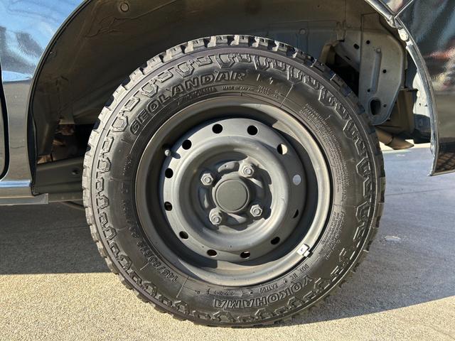 ミニキャブバン ブラボー　ＣＤオーディオ　キーレス　スペアキー　ＥＴＣ　４ＡＴ　電格ミラー　パワーウィンドウ　エアコン　アームレスト　オールテレーンタイヤ　シガーソケット　ヘッドライトレベライザー　車検整備付き（55枚目）