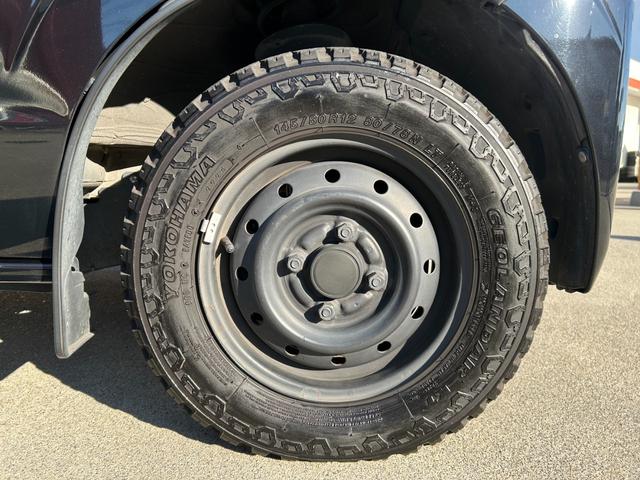 ミニキャブバン ブラボー　ＣＤオーディオ　キーレス　スペアキー　ＥＴＣ　４ＡＴ　電格ミラー　パワーウィンドウ　エアコン　アームレスト　オールテレーンタイヤ　シガーソケット　ヘッドライトレベライザー　車検整備付き（57枚目）