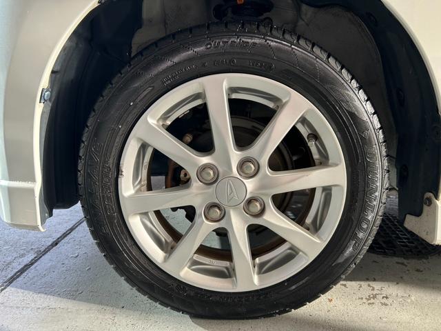 ムーヴ カスタム　Ｘリミテッド　ユーザー買取車　純正ナビ　バックモニター　ワンセグＴＶ　スマートキー　プッシュスタート　ドライブレコーダー　ＨＩＤヘッドライト　オートエアコン　エコアイドル　純正１４インチＡＷ　車検令和９年４月（9枚目）