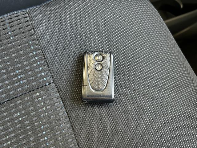 ムーヴ カスタム　Ｘリミテッド　ユーザー買取車　純正ナビ　バックモニター　ワンセグＴＶ　スマートキー　プッシュスタート　ドライブレコーダー　ＨＩＤヘッドライト　オートエアコン　エコアイドル　純正１４インチＡＷ　車検令和９年４月（25枚目）