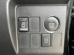 【片側電動スライドドア】狭い場所でもドアを全開にでき、チャイルドロックを使っても運転席のスイッチを操作するだけでドアの開け閉めが可能です 4