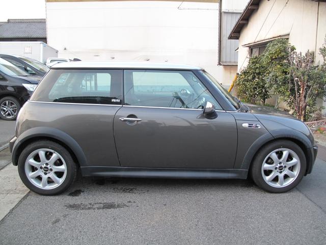 ＭＩＮＩ クーパーＳ　パークレーン　ナビ　ＥＴＣ　本革シートヒーター付　スーパーチャージャー　限定車　限定色（4枚目）