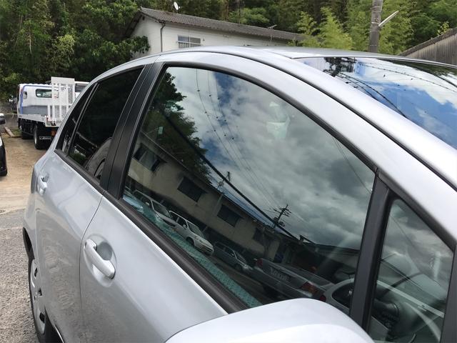 ヴィッツ Ｆ　ＥＴＣ　バックカメラ　ナビ　キーレスエントリー　電動格納ミラー　ＣＶＴ　衝突安全ボディ　ＡＢＳ　ＣＤ　ミュージックプレイヤー接続可　エアコン　パワーステアリング（30枚目）