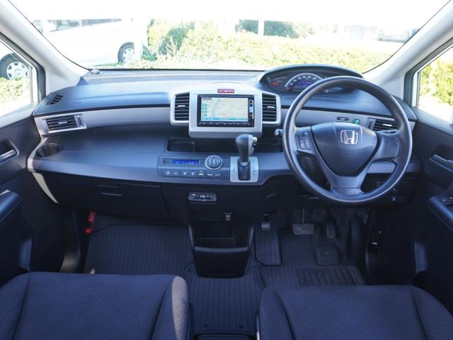 フリード Ｇジャストセレクション　ワンオーナー　ナビ　バックカメラ　ＥＴＣ　６人乗り　片側電動スライドドア　Ｂｌｕｅｔｏｏｔｈ　フルセグＴＶ　ミュージックラック　ＤＶＤ　ＨＩＤヘッドライト　スマートキー　横滑り防止装置　ドアバイザー（4枚目）