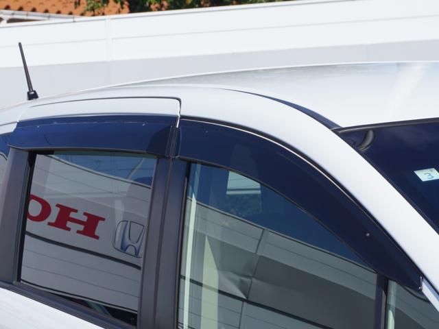 フリード Ｇジャストセレクション　ワンオーナー　ナビ　バックカメラ　ＥＴＣ　６人乗り　片側電動スライドドア　Ｂｌｕｅｔｏｏｔｈ　フルセグＴＶ　ミュージックラック　ＤＶＤ　ＨＩＤヘッドライト　スマートキー　横滑り防止装置　ドアバイザー（13枚目）